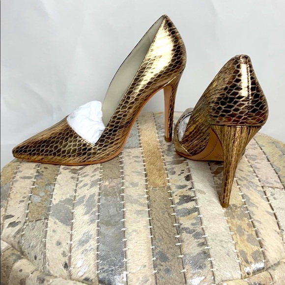NEW Alice + Olivia New Gold Snake Pattern Dina Pump - Picture 6 of 7